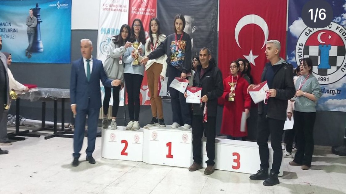 Okulumuz, Mardin Okul Sporları Satranç Turnuvasında,Genç Kızlar Kategorisinde Genç Kızlar'da İl 2.Lik Kupasını Kazanmışlardır.