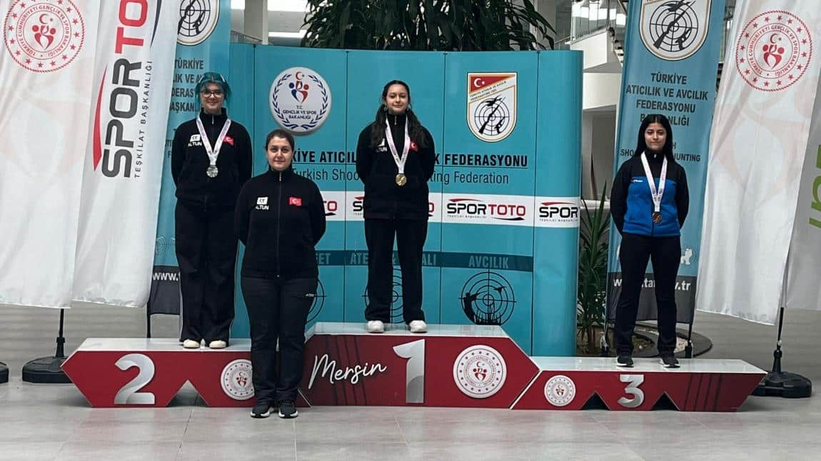 Ateşli silahlar Türkiye Şampiyonası  50M 3x20 Genç Kadınlarda öğrencimiz Hira Nur Ağrakçe Türkiye 1.si oldu
